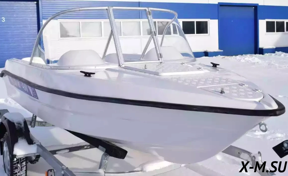 Стеклопластиковая моторная лодка Wyatboat-430 М (килевая) Стеклопластиковая моторная лодка Wyatboat-430 М (килевая)
